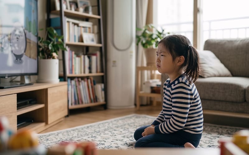 目を細める子供、単なる「癖」ではないかもしれません